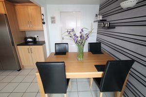 KITCHEN DINING - click for photo gallery